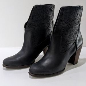 UGG Thames Seaweed Perf Ankle Boots NIB Women's 11